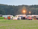 Die Unglücksstelle wurde weiträumig abgesperrt und ein Sichtschutz aufgebaut