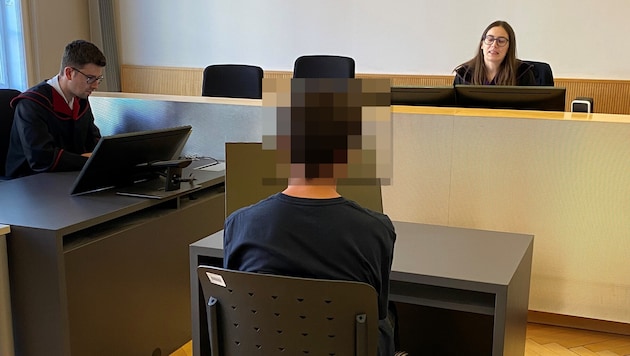 Der junge Angeklagte bestritt, den Buben zur Verbreitung der Sex-Sticker genötigt zu haben. ...