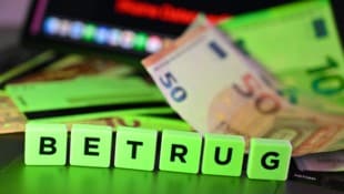 Mann wurde im Internet um hart erspartes Geld betrogen.