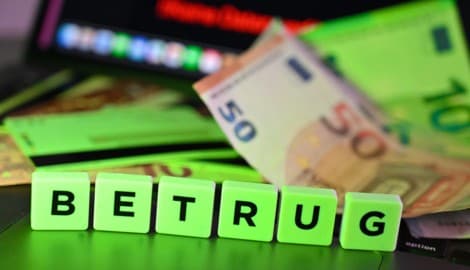 Mann wurde im Internet um hart erspartes Geld betrogen.
