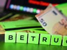 Mann wurde im Internet um hart erspartes Geld betrogen.