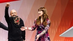 Ferat Koçak mit der Bundesvorsitzenden der Linken, Heidi Reichinnek