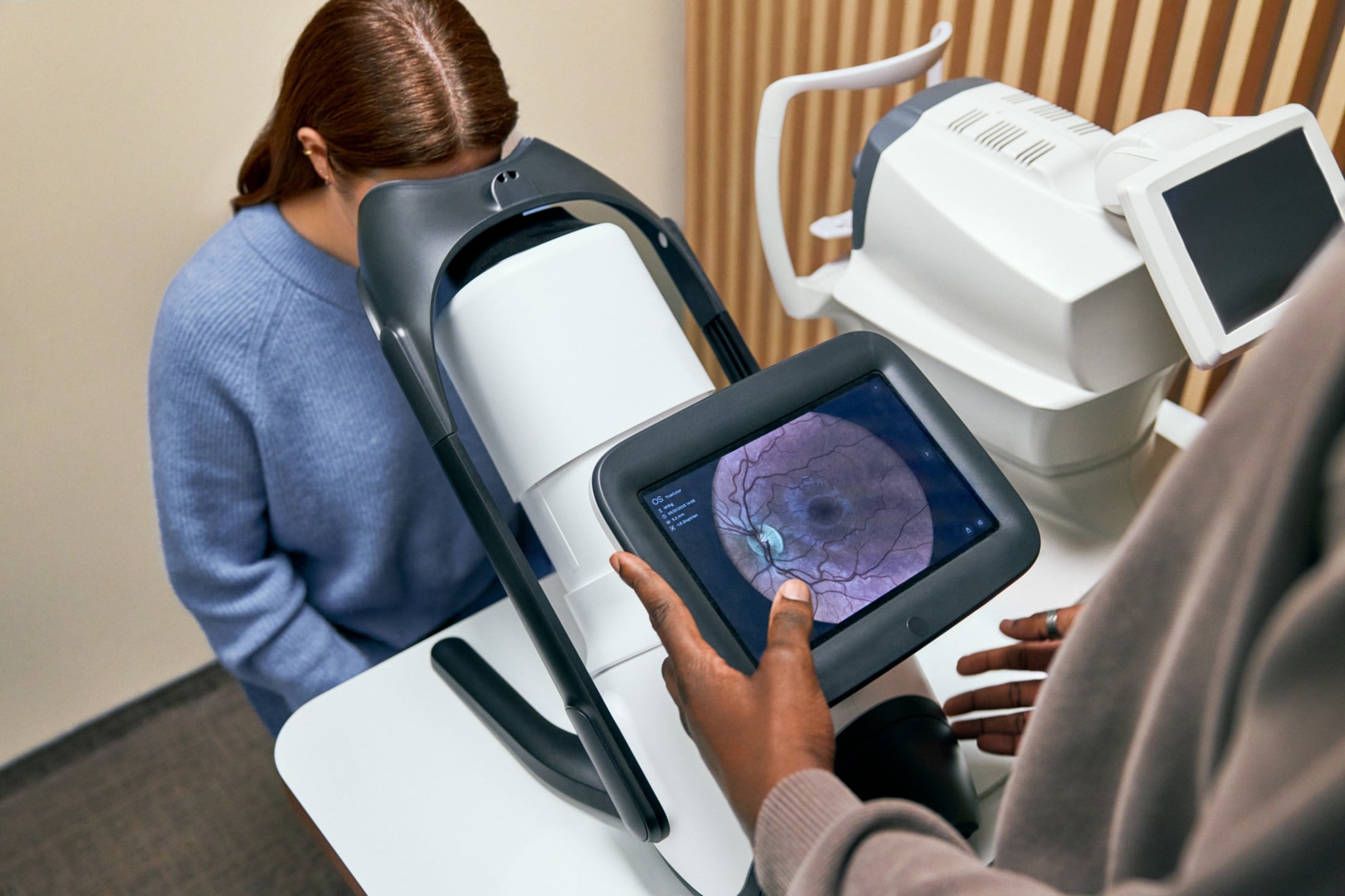 Moderne Netzhaut-Scans ermöglichen einen detaillierten Blick ins Auge und unterstützen eine ...