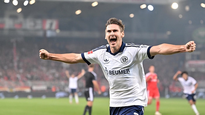 Max Wöber im Schalke-Dress