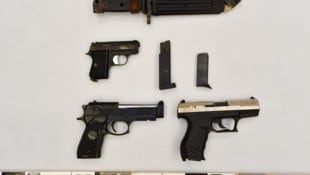 Mit einem ganzen Arsenal an Waffen bedrohte der Serienräuber seine Opfer – ein Fluchtversuch aus ...