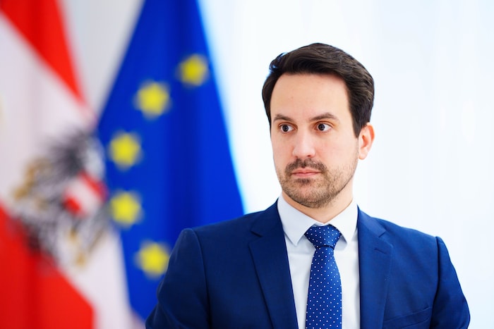 Unter Bildungsminister Christoph Wiederkehr werden Verstöße gegen das Schulrecht härter ...