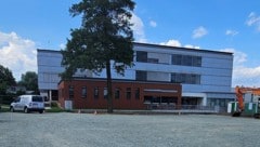 Betroffen sind Stegersbach und Rechnitz. Auch bei weiteren Schulen könnte belastetes Material ...