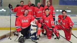 Die Roten mischen nun auch im Eishockey mit! Die Ex-Bundesliga-Spieler Gilbert Kühn, Kris ...