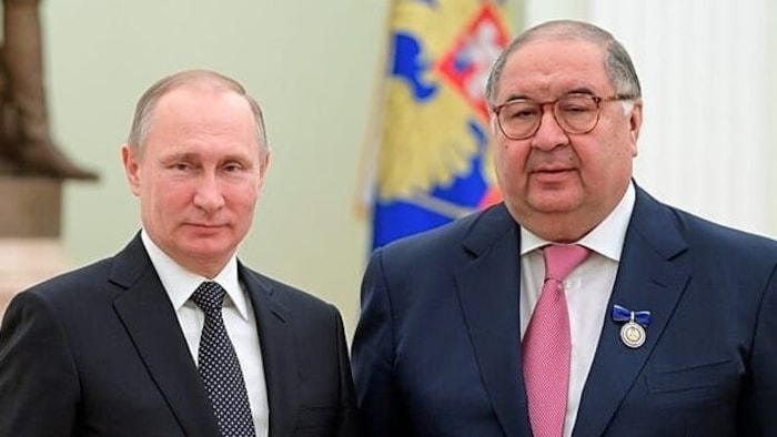 Russlands Präsident Wladimir Putin mit dem Oligarchen Alischer Usmanow (Archivbild)