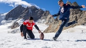 Adam Vinatieri /r.) und Ex-Bayern-Star Giovanni Elber