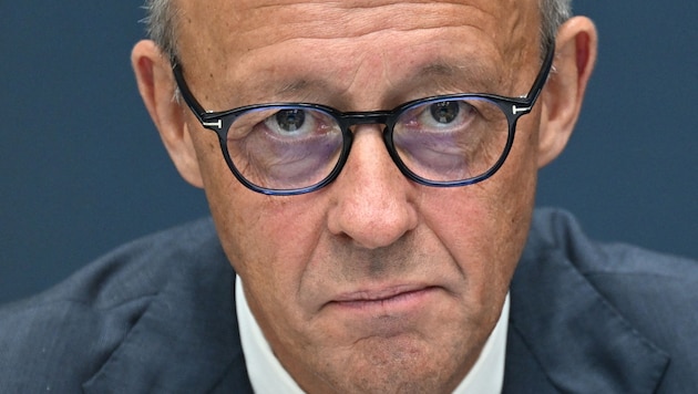 Deutschlands Kanzler Friedrich Merz steht laut einer neuen Umfrage unter wachsendem Druck.