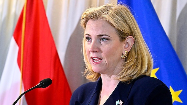 Außenministerin Beate Meinl-Reisinger sprach mit den Amtskollegen aus dem Iran und aus Pakistan ...