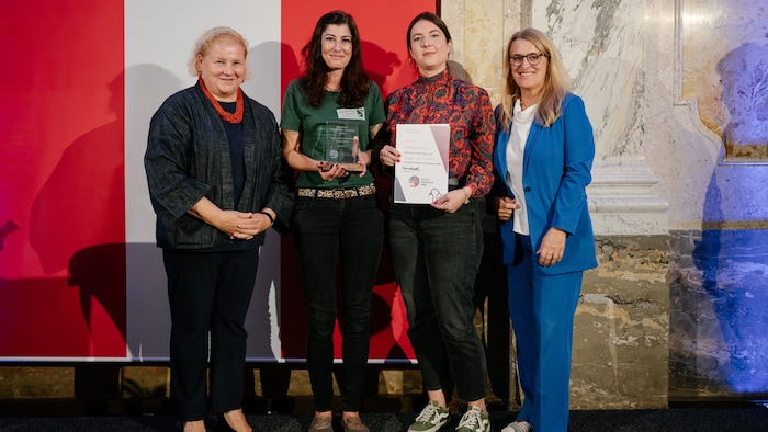 Auch für Katharina Leibezeder (2te von links) und ihre Fledermausstation gab es den Jury-Preis.