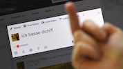 Einer Studie von Statistik Austria zufolge nahmen 45 Prozent der User feindselige und ...