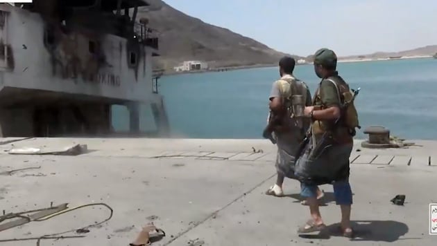 Houthi-Kämpfer bei der Meerenge Bab al-Mandab