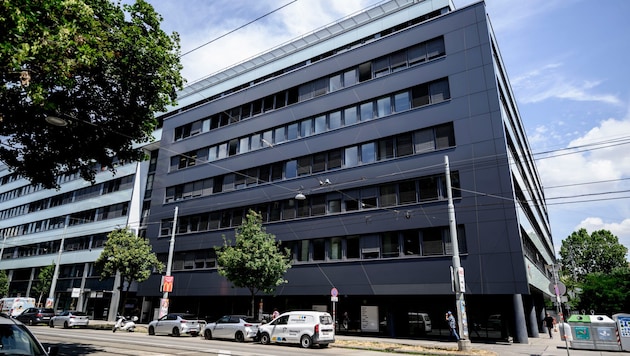 Die Zentrale der MA 35. Der Verdacht: Gegen bares wurden die Verfahren beschleunigt.
