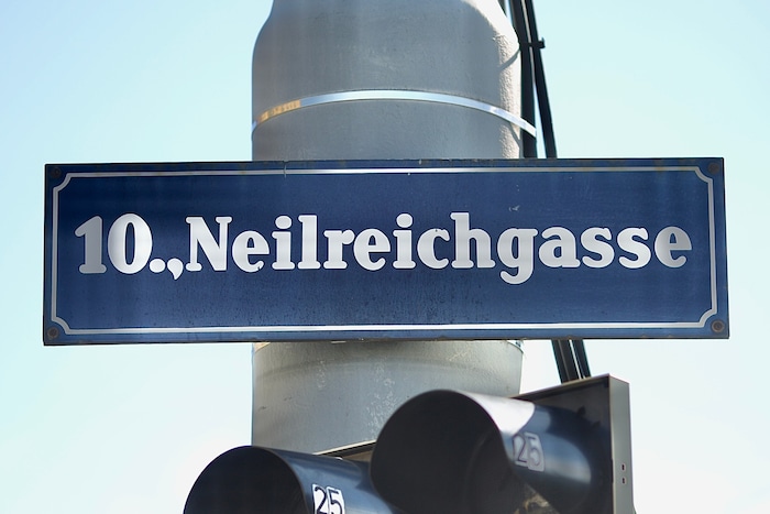 Zu der blutigen Attacke war es zu Mittag in der Neilreichgasse gekommen.