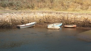 Boote an der Nordseeküste in englischen Grafschaft Northumberland
