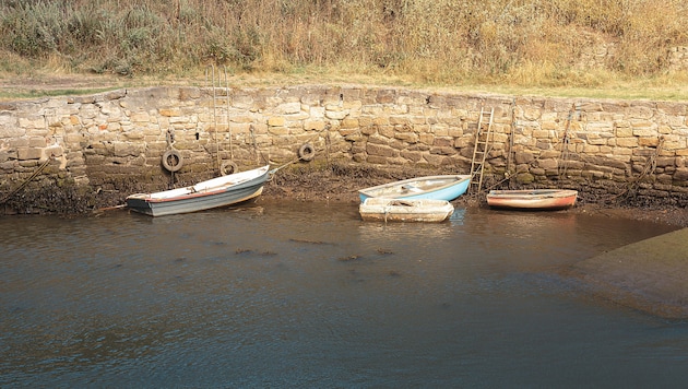 Boote an der Nordseeküste in englischen Grafschaft Northumberland
