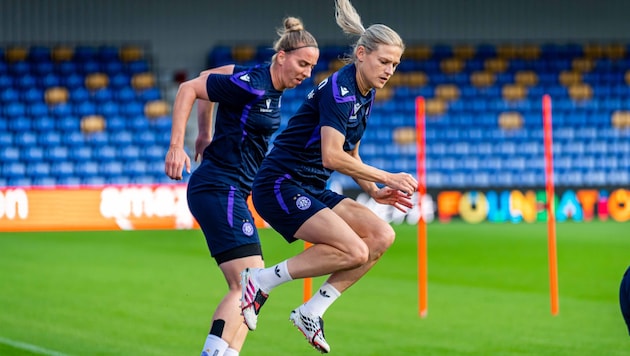 Carina Wenninger (re.) und Kathi Schiechtl beim Abschlusstraining in London.