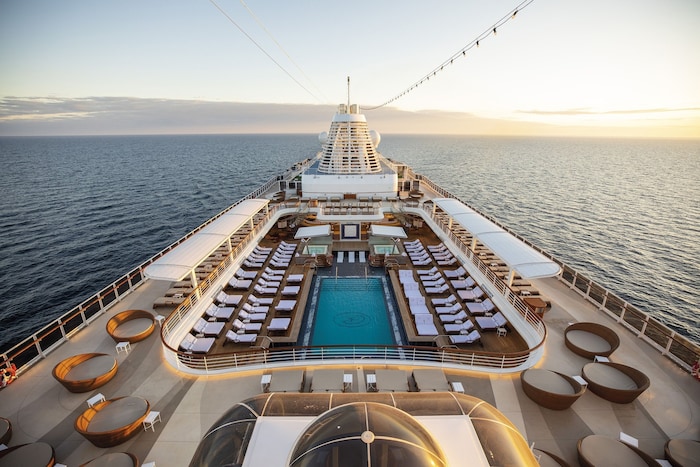 Das Pooldeck ist ein Platz zum Entspannen.