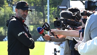 DFB-Coach Jürgen Klopp stellte sich beim Abschlusstraining den Fragen der Journalisten.