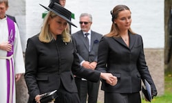 Ihre Tochter Kronprinzessin Ingrid Alexandra gab Königin Mette-Marit bei der Trauerfeier für ...