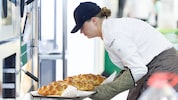 Jennifer Lueger ist beim Backen voll und ganz in ihrem Element.