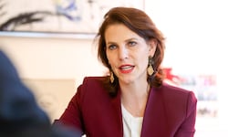 Karoline Edtstadler (ÖVP) steht angesichts der politischen und wirtschaftlichen Großlage in ...