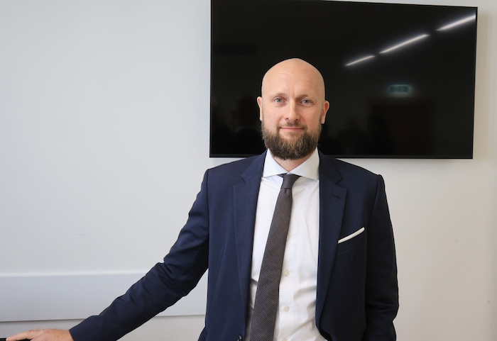 Anwalt Florian Kreiner verteidigt den 20-jährigen Räuber.