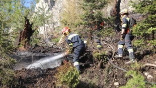 Löscharbeiten in schwierigem Terrain standen im Westen an der Tagesordnung.
