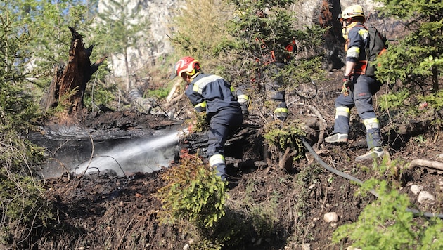 Löscharbeiten in schwierigem Terrain standen im Westen an der Tagesordnung.