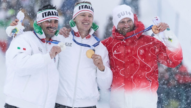 Simone Deromedis (M.) holte olympisches Skicross-Gold in Livigno. Dahinter: sein Landsmann ...