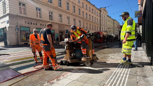 Am Marktgraben wurde bereits gefräst.
