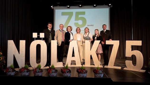 75 Jahre alt wird die NÖ Landarbeiterkammer. Zum Jubiläumsfest auf der Schallaburg kamen viele ...