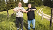 Tom und Julian ziehen vom Gemeindebau auf die Kärntner Alm. 