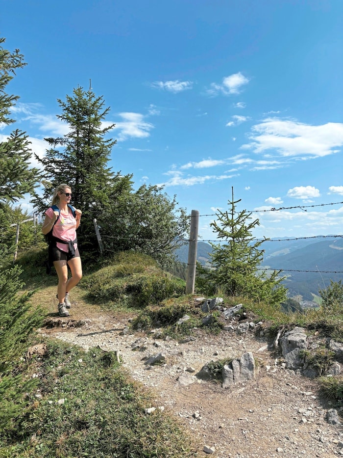 Autorin Sonja Jakubowics auf dem Weg zum Jakobskreuz.