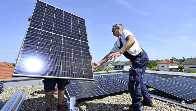 Installation einer PV-Anlage.