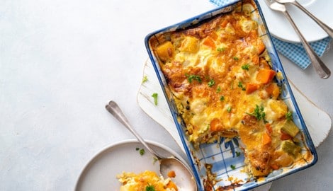 Das Gemüsegratin schmeckt hervorragend als Hauptgericht mit einem frischen Salat oder als ...