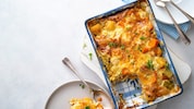 Das Gemüsegratin schmeckt hervorragend als Hauptgericht mit einem frischen Salat oder als ...