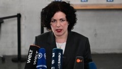 BSW-Co-Bundesvorsitzende Amira Mohamed Ali dementiert, dass es einen „Deal“ mit der AfD gäbe.