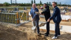 Nickelsdorfs Bürgermeister Gerhard Zapfl, Energie Burgenland Vorstandsvorsitzender Stephan ...