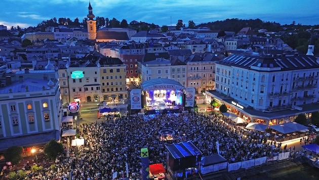 Seit 2011 verwandelte sich der Gmundner Rathausplatz bei „Gmunden rockt“ in eine riesige ...