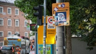 Zu Stoßzeiten rollen bis zu 60 Busse pro Stunde über den schmalen Müllner Hügel. 