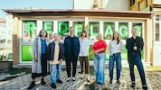 Intendantin und Kuratorin Ekaterina Degot (3. v. re.) mit Künstlerinnen, Kokuratorinnen und ...