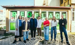 Intendantin und Kuratorin Ekaterina Degot (3. v. re.) mit Künstlerinnen, Kokuratorinnen und ...