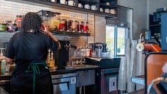 Die US-Kaffeehauskette Starbucks hat angekündigt, 250 Filialen in Nordamerika schließen zu ...