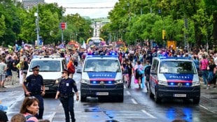 Großdemos gehörten in Wien zum „Polizei-Alltag“.