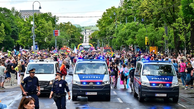 Großdemos gehörten in Wien zum „Polizei-Alltag“.