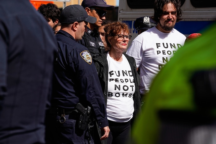 Hier wird Susan Sarandon festgenommen.